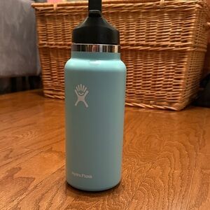 Hydro Flask Aqua Bottle with Black Lid